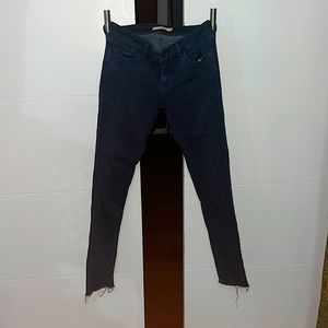 Levi’s dark blue anklet cut jeans
